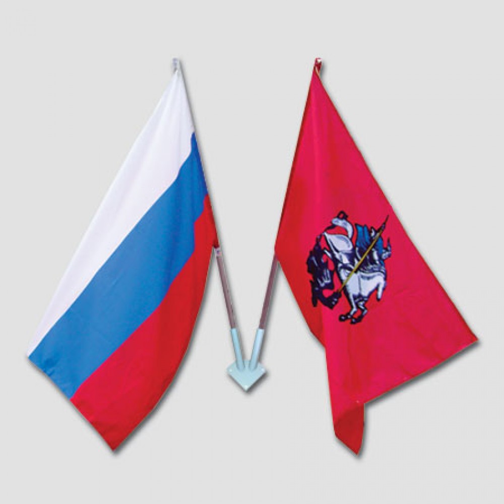 Как вешаются флаги. Расположение флагов на флагштоках если 2 флага в Москве. Порядок вывешивания флагов. Порядок вывешивания флагов на здании. Флаг на флагштоке.
